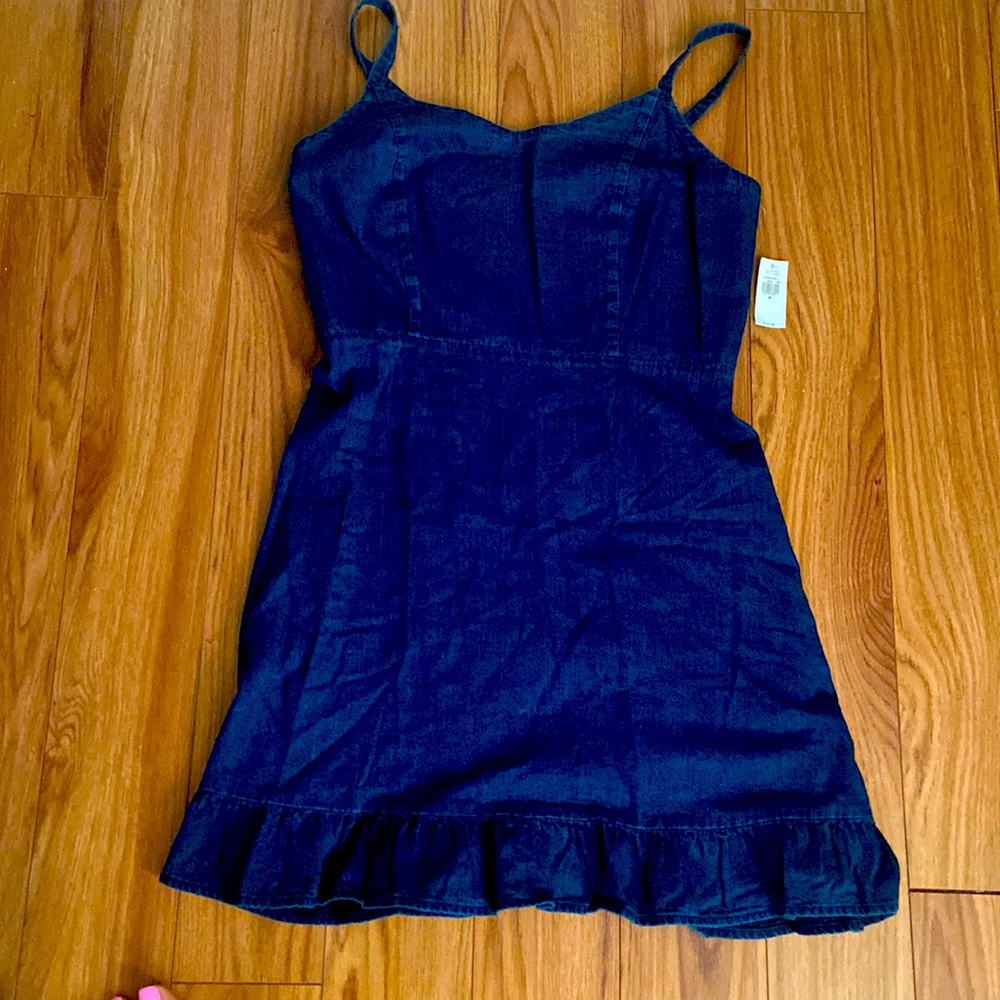 Cute denim dress, new with tags. Size Medium